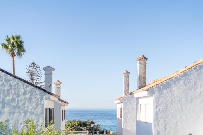 Villa entièrement reconstruite avec vue sur la mer et licence touristique – Marbella Est