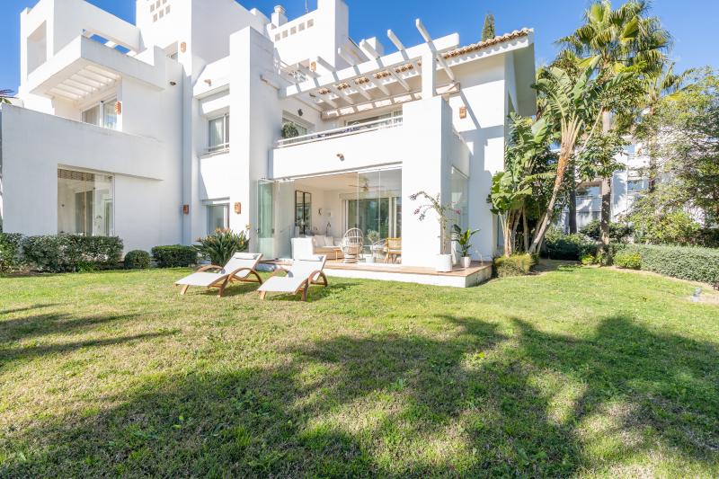 Beautiful new renovated apartment with a large garden in Alcazaba Lagoon