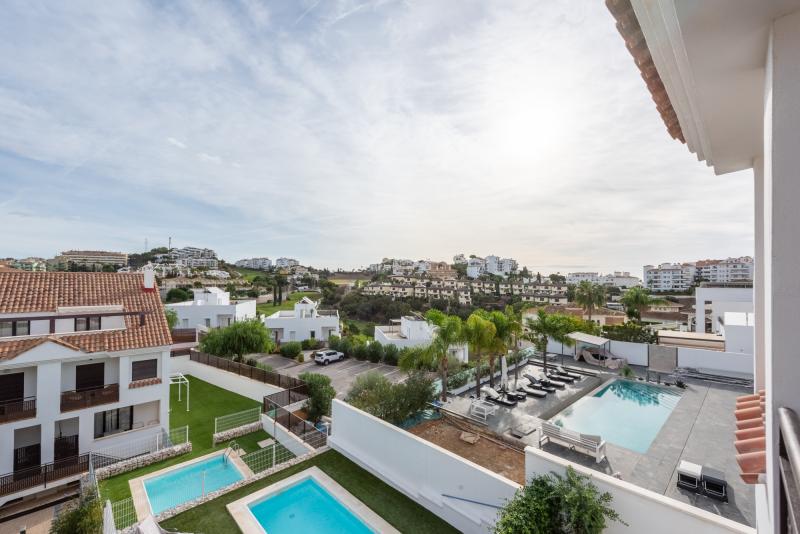 Corner townhouse i Riviera del Sol med privat pool