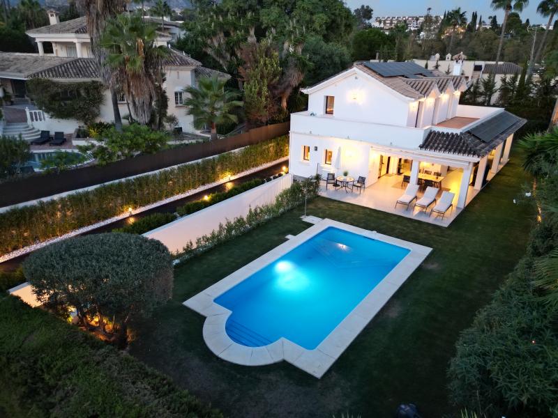 Villa Cisne - Fantastic villa on a sunny plot in Nueva Andalucia