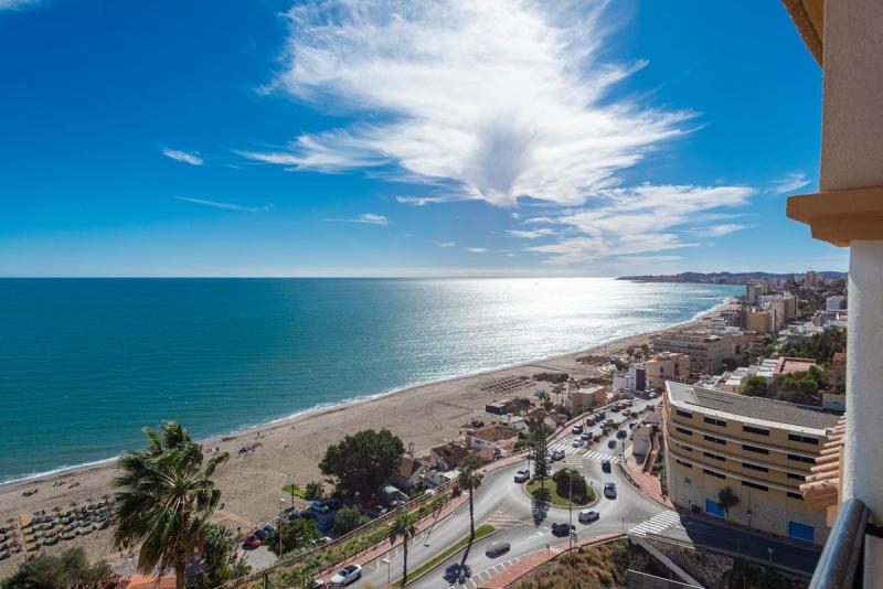 Penthouse with an huge terrace offering amazing view over the coastline of Fuengirola and Benalmadena