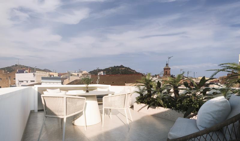 Atico de lujo en edificio señioral con terrazas privadas en una calle tranquila en el casco histórico de la ciudad de Málaga