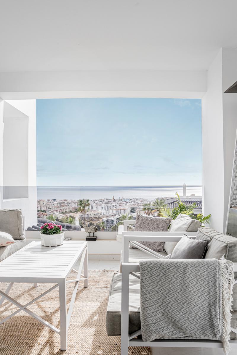 Three bedroom apartment with panoramic seaviews