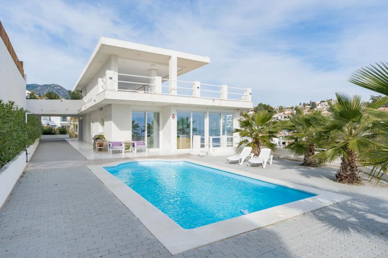 Exklusiv och modern villa i det bästa och mest uppskattade området i Benalmádena Costa