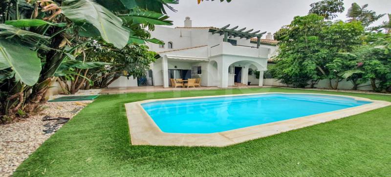Villa Jumelée à vendre dans Los Hidalgos, Manilva