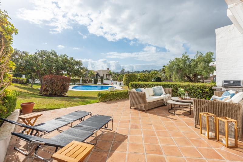 Newly renovated townhouse in popular Aloha Sur 21 with perfect south facing pool