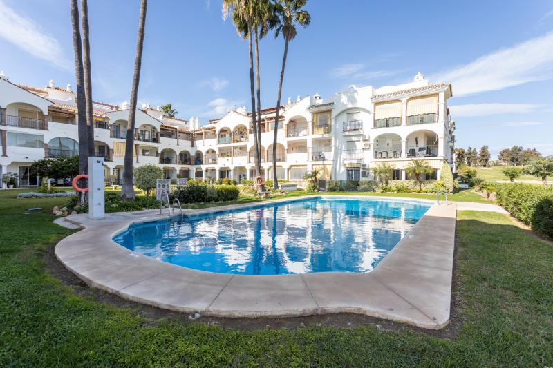 Front line golf apartment located in a beautiful gated community in Mijas Golf!