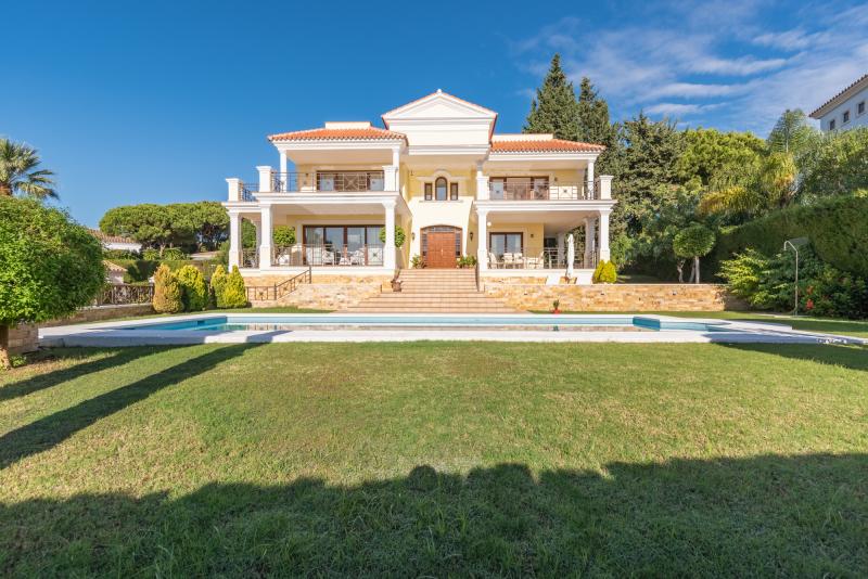 Villa til salg i Hacienda las Chapas, Marbella Este