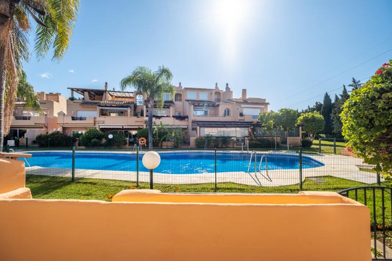 Amplia casa adosada en Oasis de Nagüeles con 4 dormitorios y garaje – Posibilidad de un 5º dormitorio