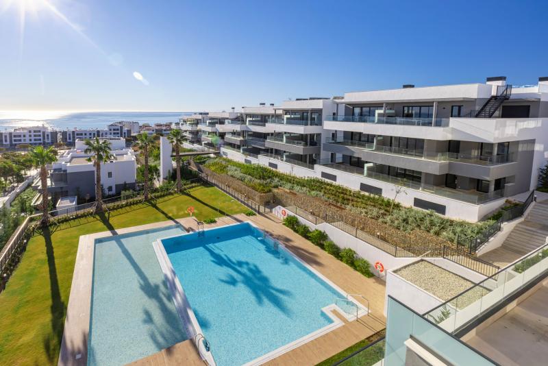 Le complexe résidentiel compte un total de 187 logements avec 1, 2, 3 et 4 chambres dans la ville d'Estepona. Sa position privilégiée vous permet de profiter de belles vues sur la baie d'Estepona.