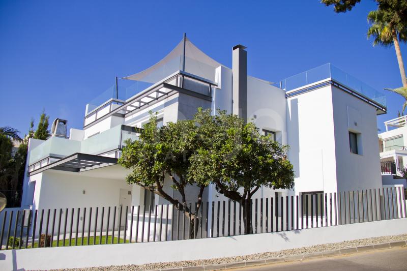 7 BEDROOMS MARBELLA VILLA READY TO MOVE IN WITH A MODERN STYLE