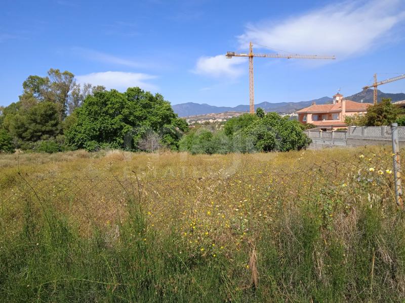 A LARGE 2.600 M2 PLOT IN SAN PEDRO DE ALCANTARA-MARBELLA WITH A SOUTH ORIENTATION!