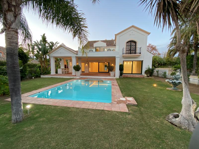 Villa te koop in Guadalmina Baja, San Pedro de Alcantara