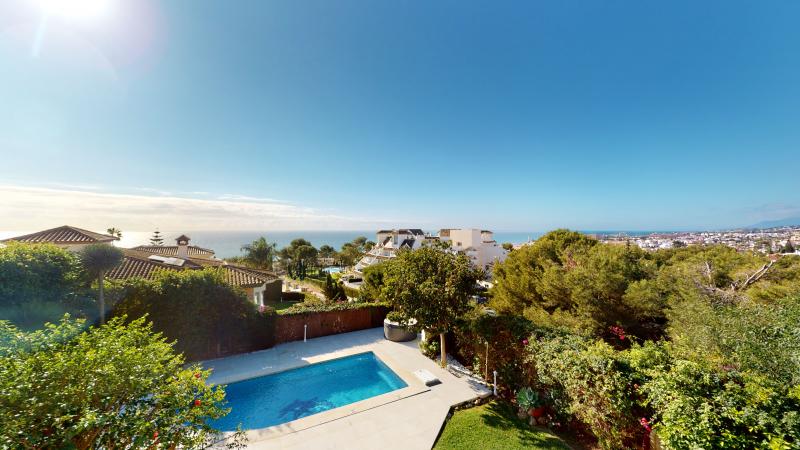 Villa andaluza junto a la playa con excelentes vistas al mar