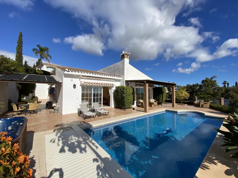Semi-detached villa with truly panoramic views