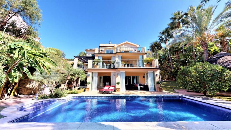 Villa til salg i El Rosario, Marbella