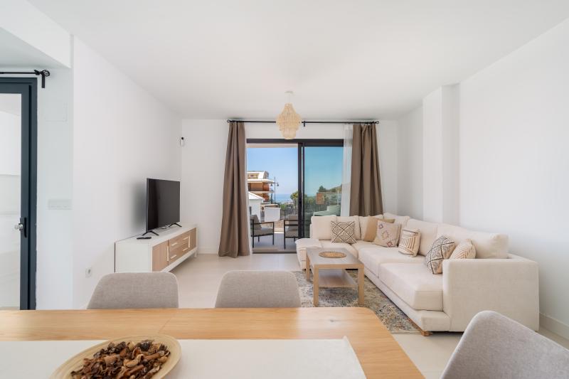 Contemporary 3-Bedroom Apartment in El Higuerón