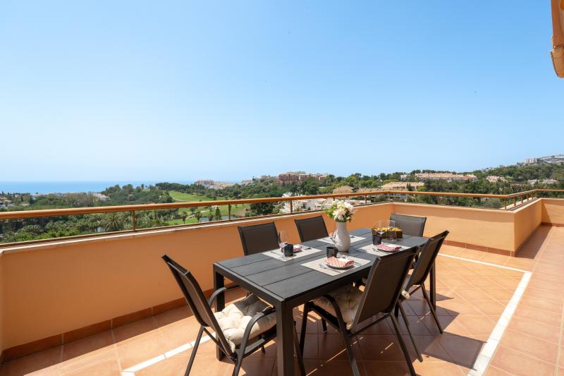 Fantastic South-Facing Duplex Penthouse with Panoramic Golf- and Sea Views