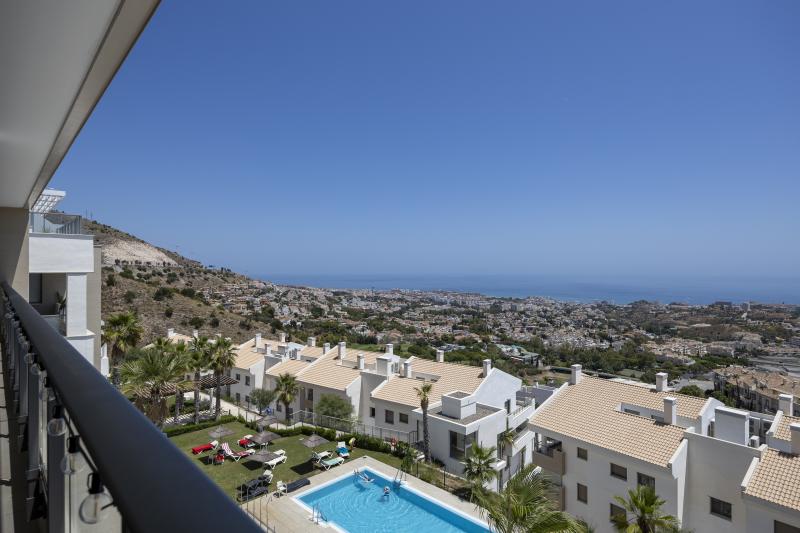 Modern 2-Bedroom Apartment with Panoramic Sea Views in Benalmádena