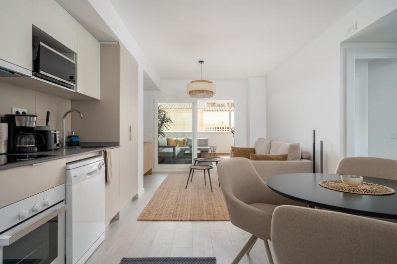 Pine Hills · Torreblanca — Three-Bedroom Residence