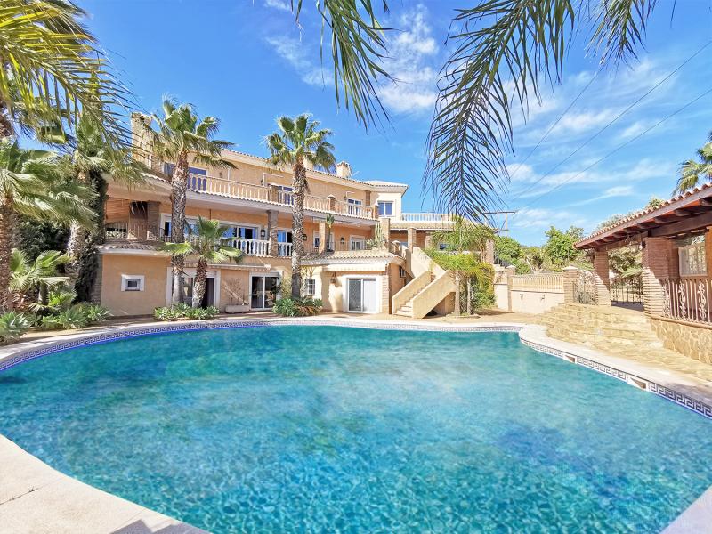 Exceptional 8-bedroom Villa for sale with spectacular sea and mountain views