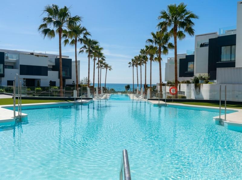 Semi-fritliggende hus til salg i The Island, Estepona West