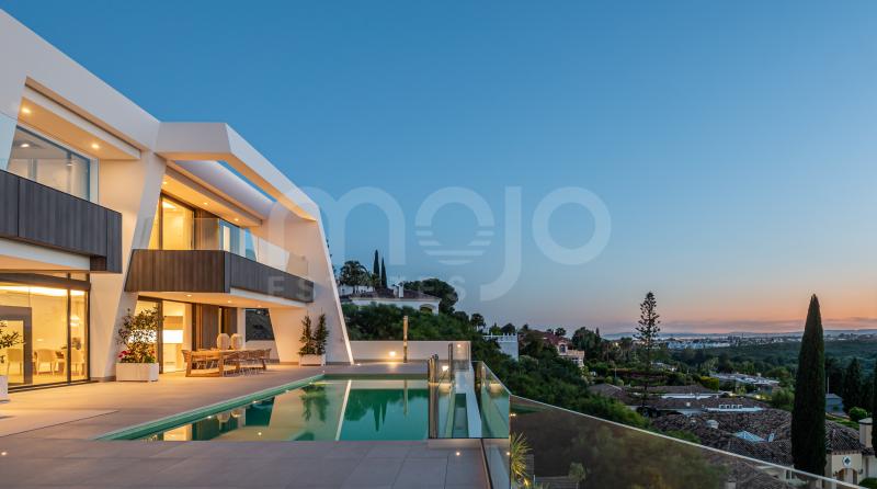 Villa til salg i El Paraiso, Estepona