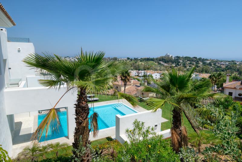 High quality new built villa with spectacular sea and mountain views