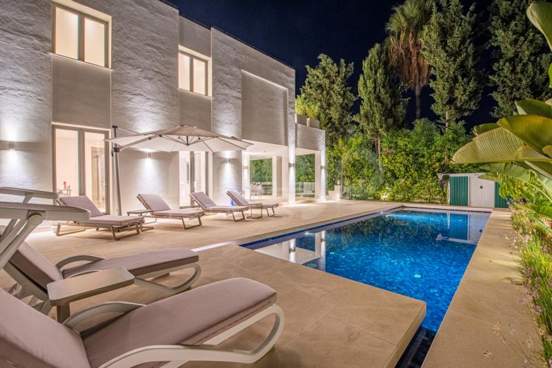 Villa en venta en Cortijo Blanco, San Pedro de Alcantara