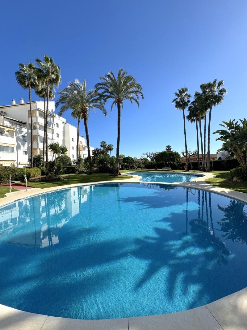 Appartement begane grond te koop in Atalaya, Estepona Oost