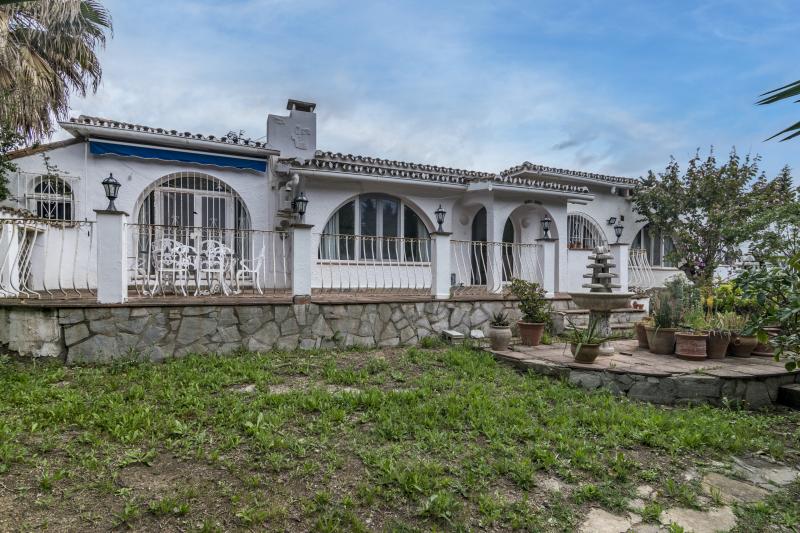 Villa til salg i Don Pedro, Estepona