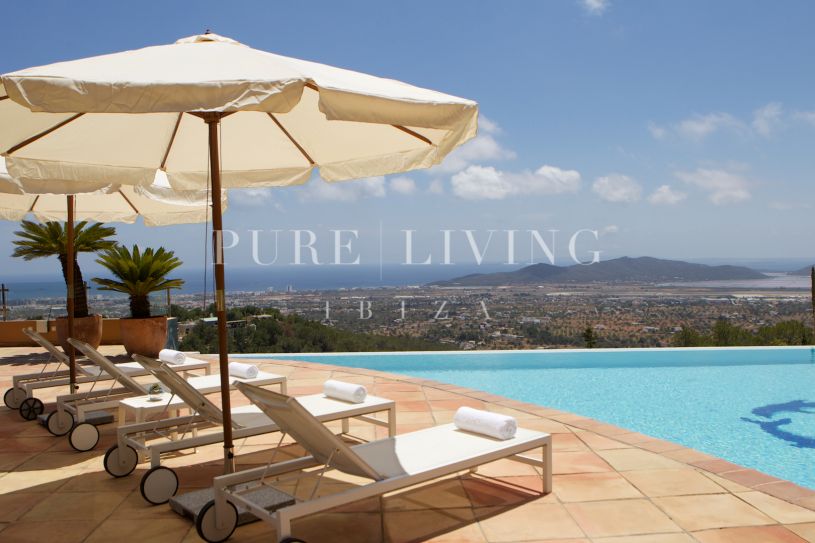 Superbe villa de 9 chambres avec vue sur la mer et piscine près de la ville d'Ibiza