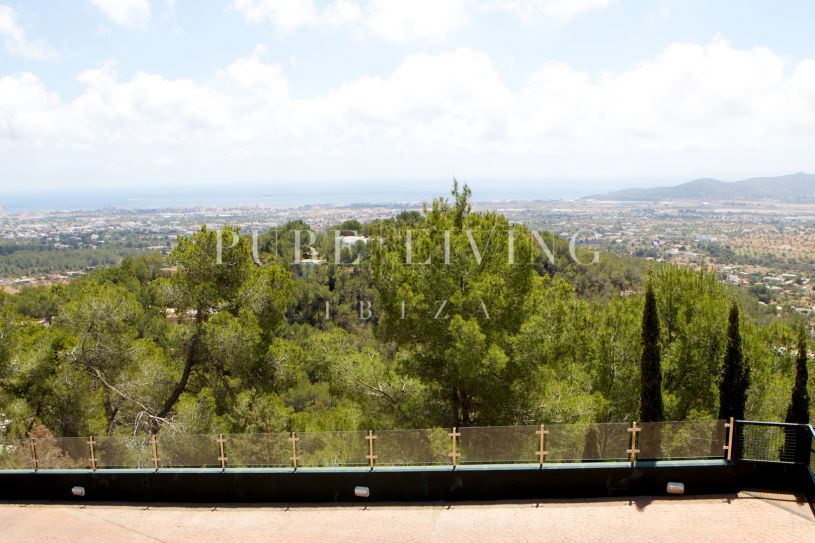 Superbe villa de 9 chambres avec vue sur la mer et piscine près de la ville d'Ibiza