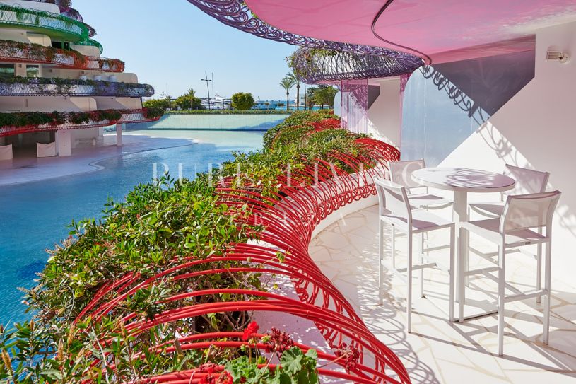 Apartamento único diseñado por Jean Nouvel en Ibiza con impresionantes vistas panorámicas