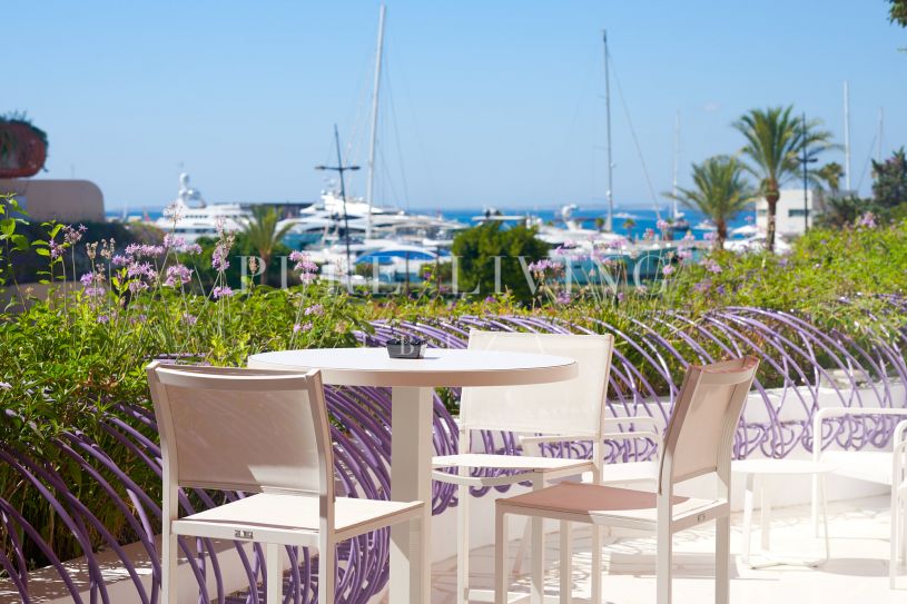 Appartement unique conçu par Jean Nouvel à Ibiza avec une vue panoramique à couper le souffle