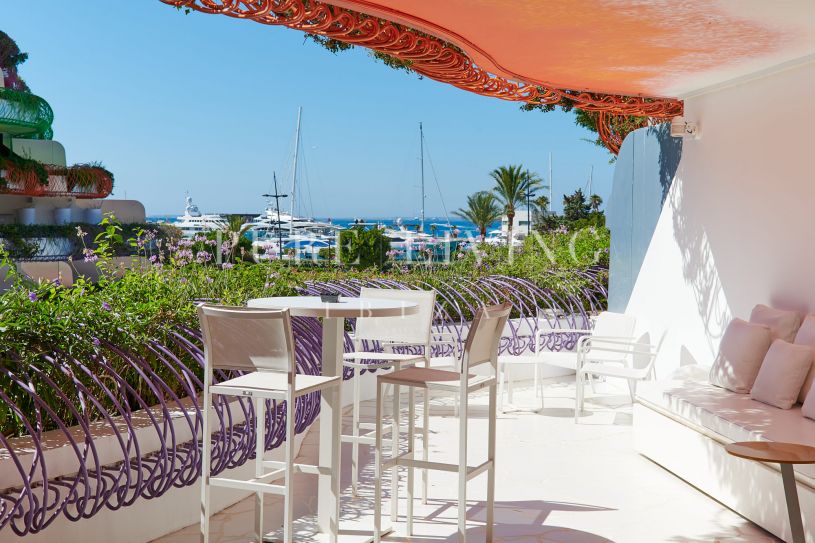 Appartement unique conçu par Jean Nouvel à Ibiza avec une vue panoramique à couper le souffle