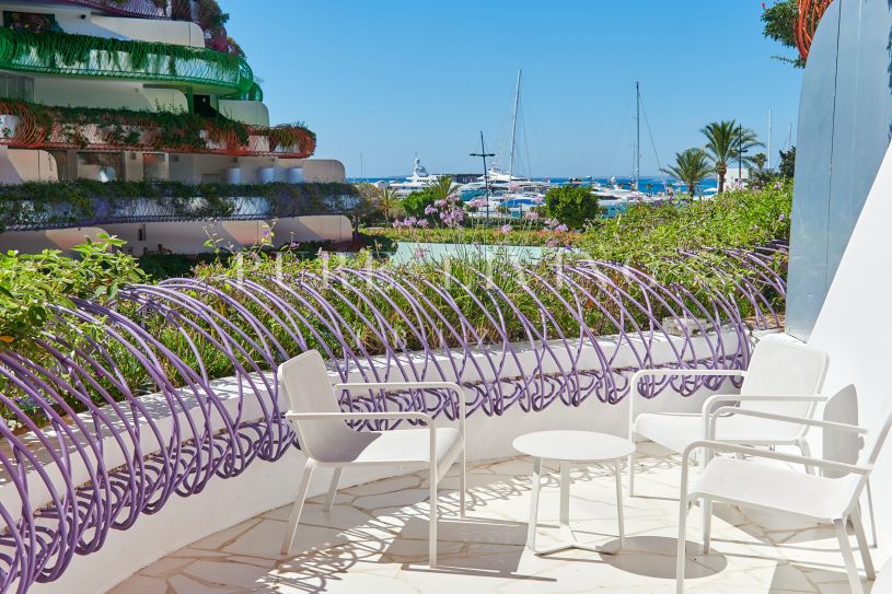 Appartement unique conçu par Jean Nouvel à Ibiza avec une vue panoramique à couper le souffle