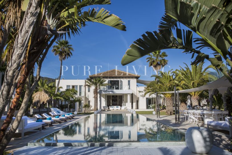 Magnifique maison de 4 chambres avec vue sur la mer, piscine et court de tennis à Cala Jondal