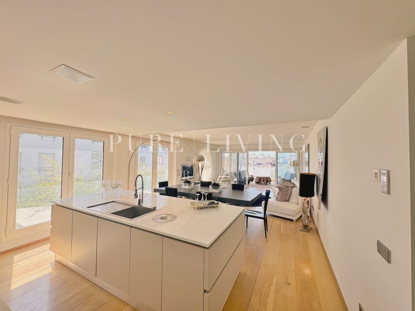 Modern appartement met uitzicht op zee, dicht bij het centrum van Ibiza stad en op loopafstand van het strand Talamanca.