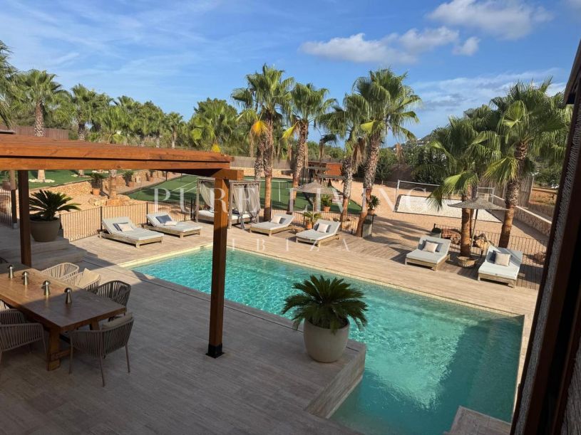 Villa for sale in Santa Eulalia del Río