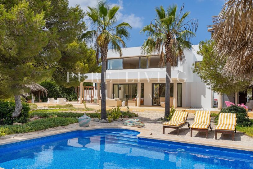 Villa for sale in Es Migjorn Gran