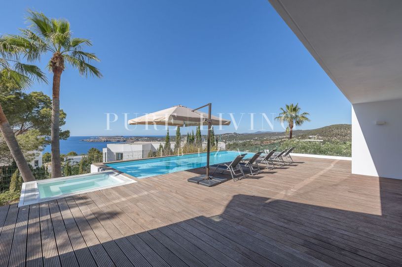 Gerenoveerde Ibiza Villa met adembenemend uitzicht, zwembad & Tourist License