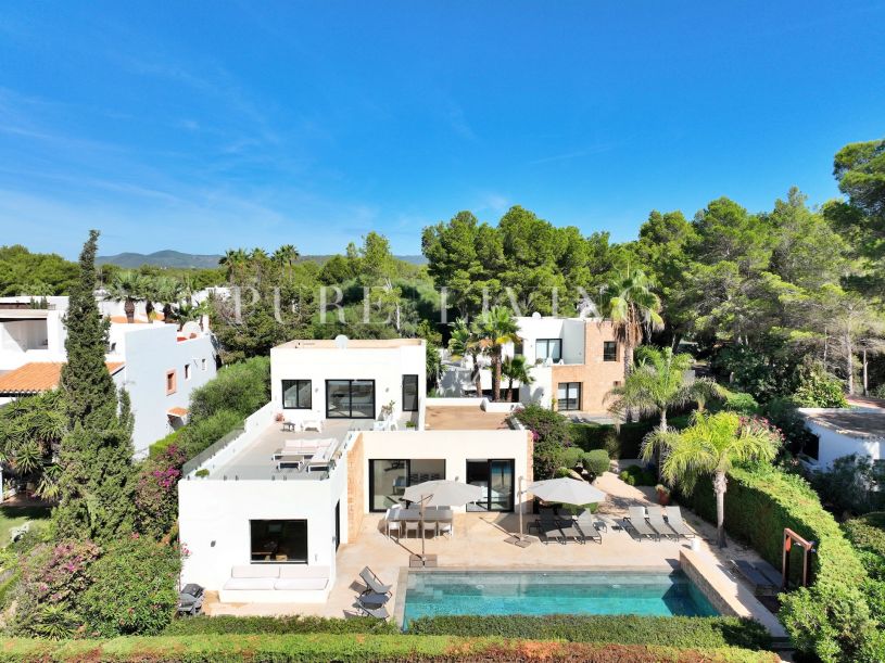 Villa for sale in Santa Eulalia del Río