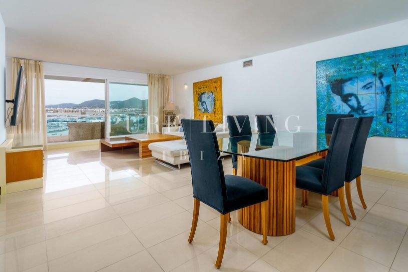 Penthouse spectaculaire en bord de mer avec terrasse privée sur le toit