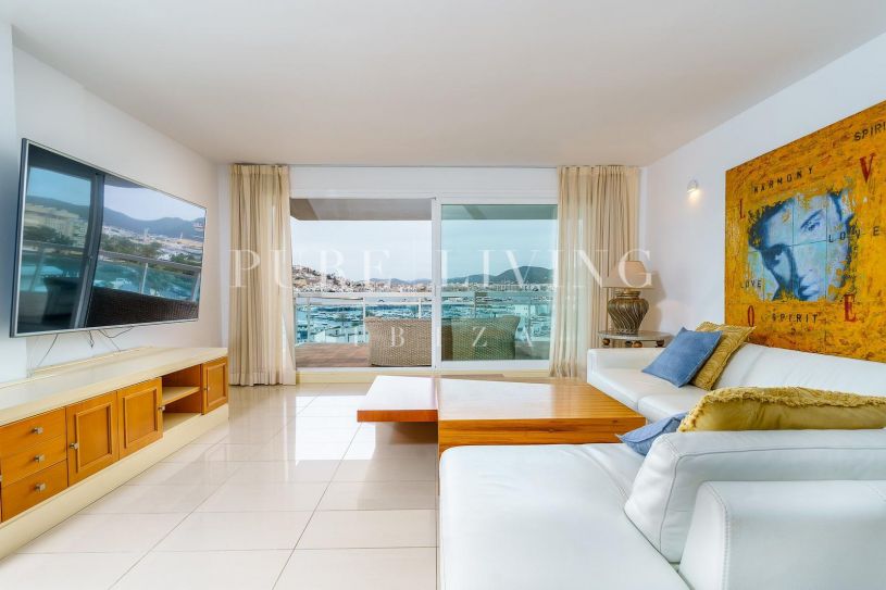 Penthouse spectaculaire en bord de mer avec terrasse privée sur le toit