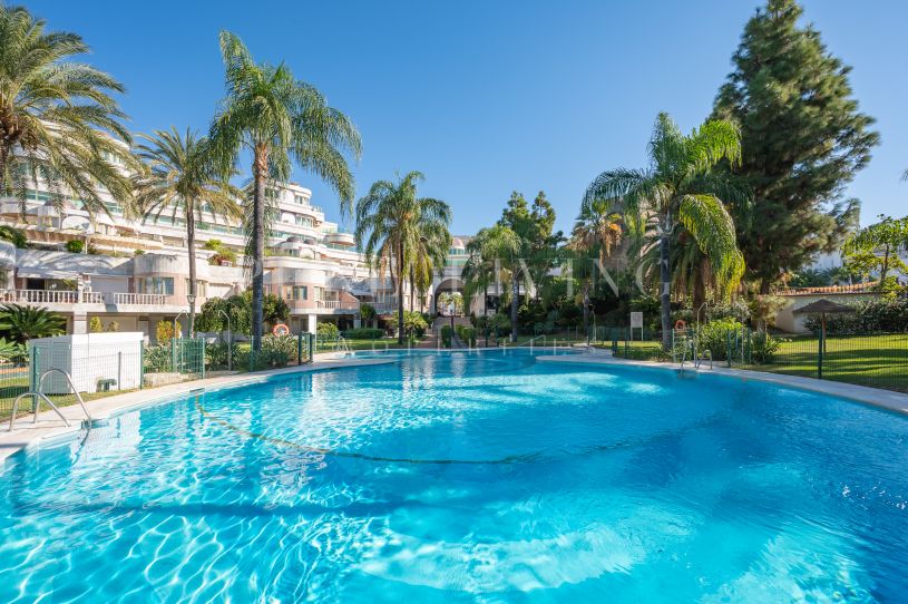 Luxurious ground floor duplex in prestigious Gray D'Albion, Puerto Banus