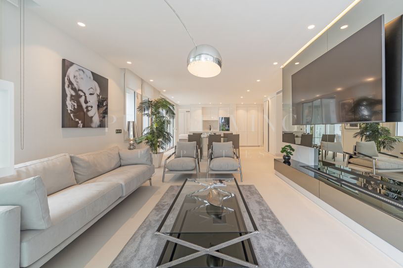 Apartamento de tres dormitorios en Marina del Puente Romano- el mejor destino de Marbella para la vida de lujo.
