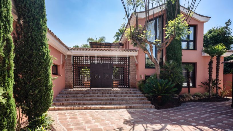 Unique style Villa near the beach in the exclusive area of Los Verdiales Puente Romano, Marbella