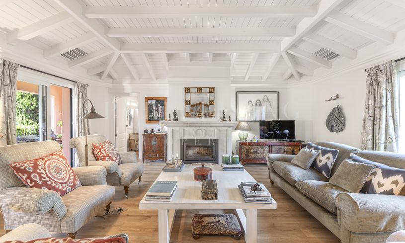 Superbe Villa proche de la ville et de la mer à Altos de Puente Romano, Marbella Golden Mile