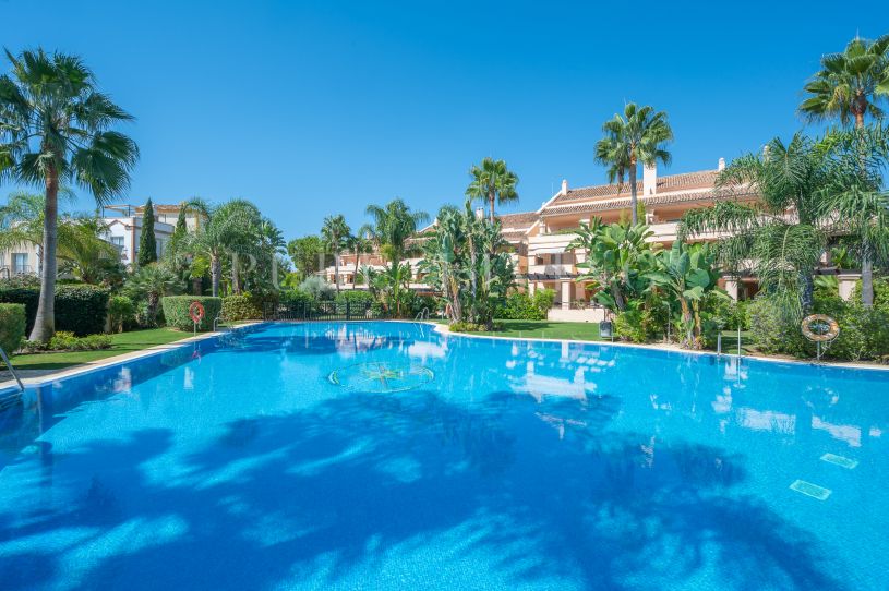 Luxe appartement met uitzicht op zee in Albatros Hill, Nueva Andalucia